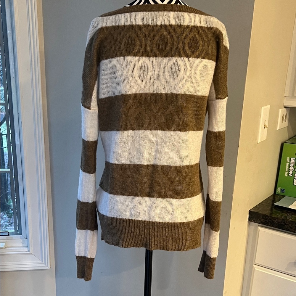 Great🎉 condition BANANA REPUBLIC Striped Brown and White Women's Sweater Size M - Picture 4 of 8